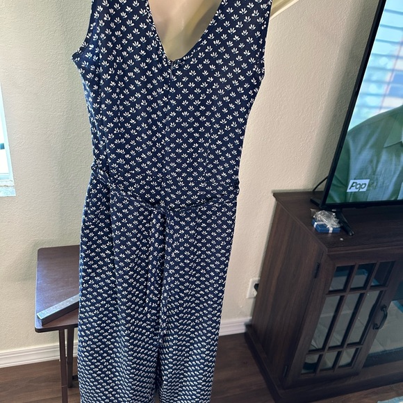 MAX STUDIO Jumpsuit Navy blue & tiny white flowers. Sleeveless, V neck with belt - Picture 5 of 6